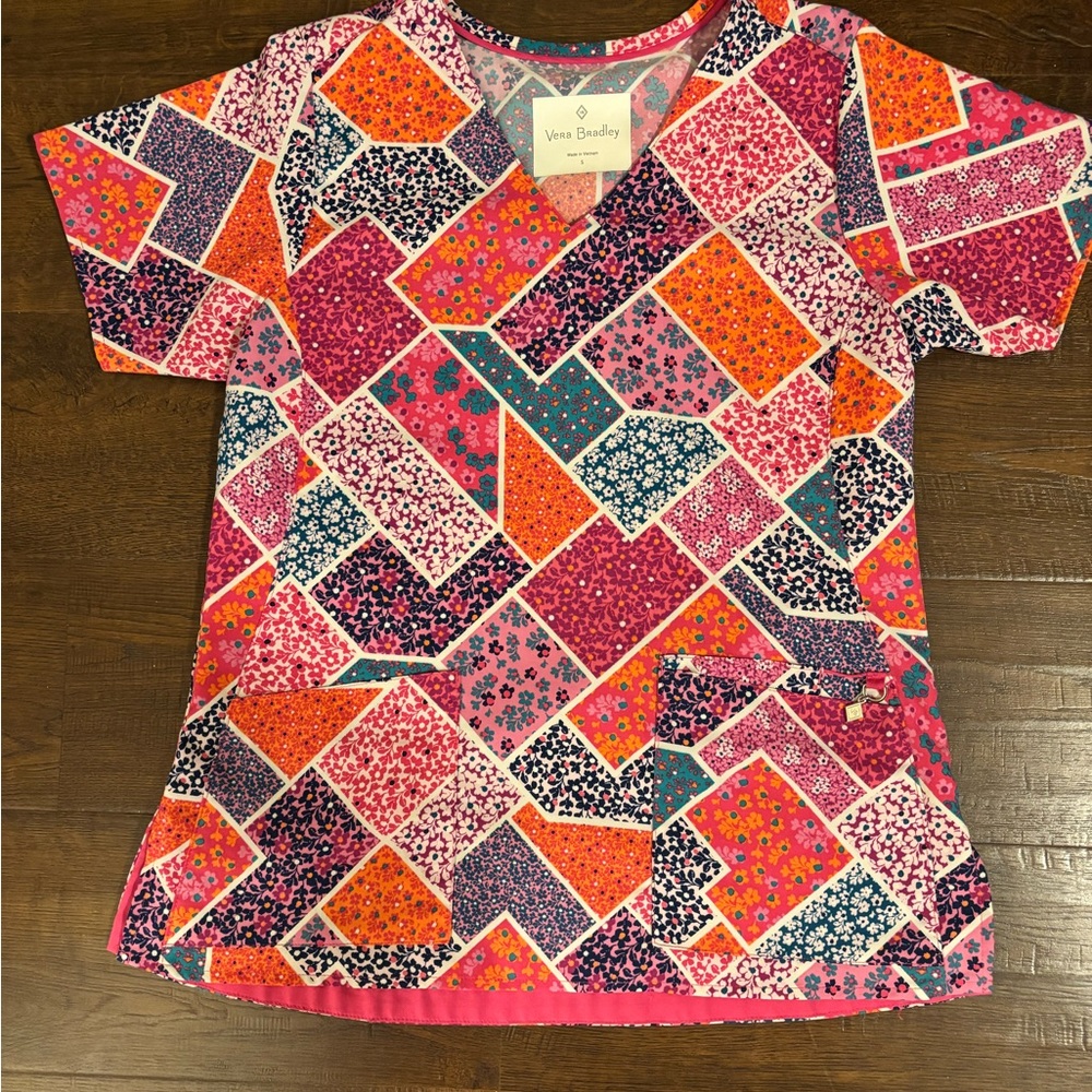 Vera Bradley Lot of Scrub Tops - Picture 2 of 11